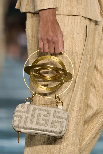 Look 25